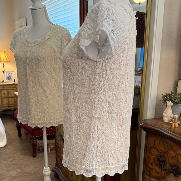 Ultra Pink Ivory Lace Top - Picture 5 of 9